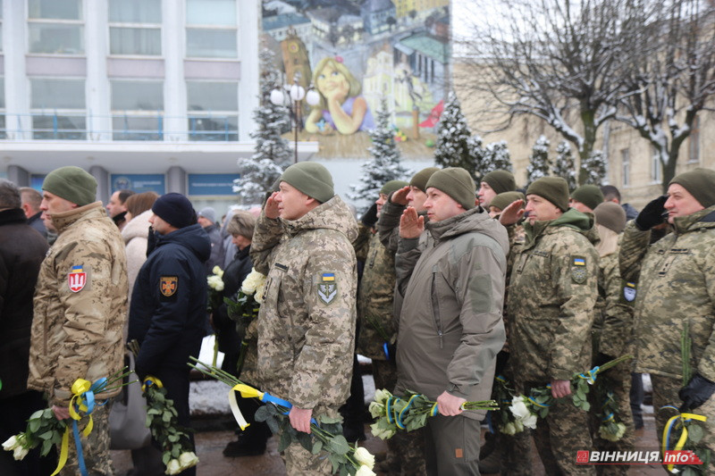Пам’ять Героїв Небесної Сотні вшанували у Вінниці - фото 43