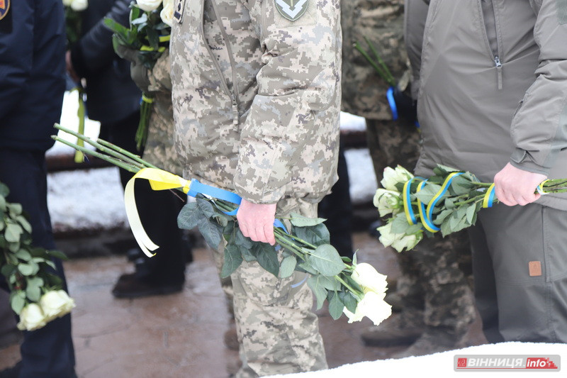 Пам’ять Героїв Небесної Сотні вшанували у Вінниці - фото 54