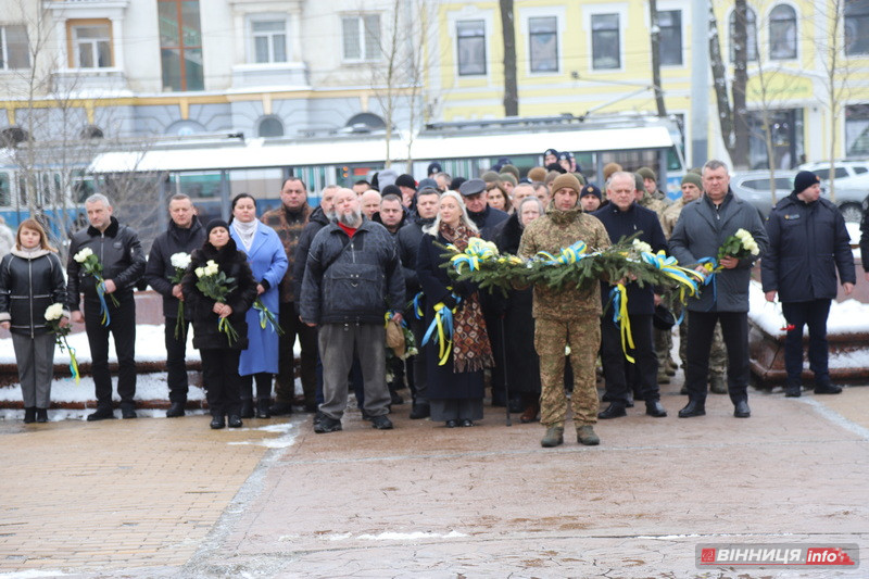 Пам’ять Героїв Небесної Сотні вшанували у Вінниці - фото 49