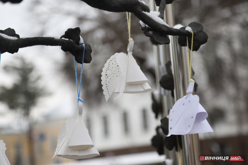 Пам’ять Героїв Небесної Сотні вшанували у Вінниці - фото 51