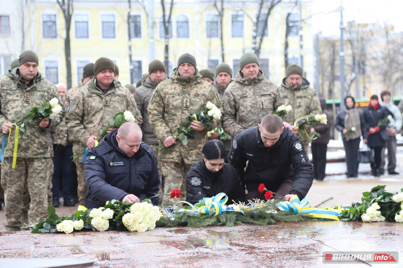 Пам’ять Героїв Небесної Сотні вшанували у Вінниці - фото 20