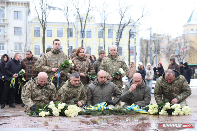 Пам’ять Героїв Небесної Сотні вшанували у Вінниці - фото 21