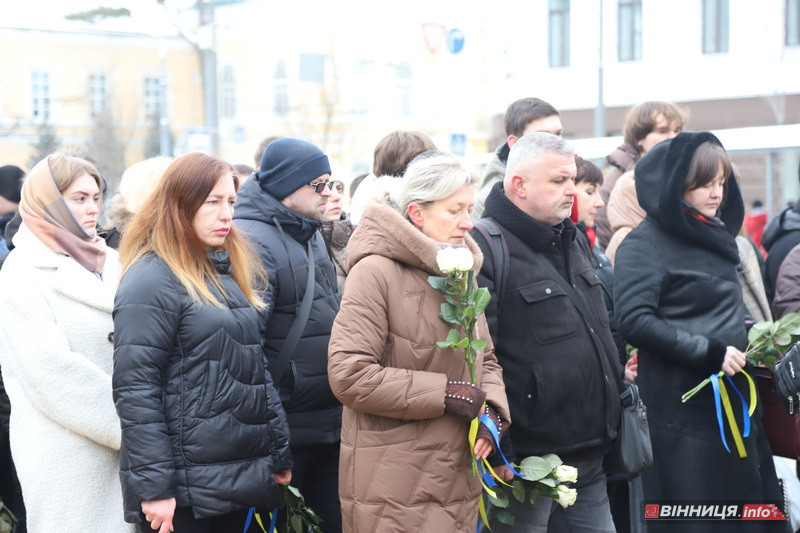 Пам’ять Героїв Небесної Сотні вшанували у Вінниці - фото 22
