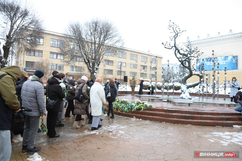 Пам’ять Героїв Небесної Сотні вшанували у Вінниці - фото 31