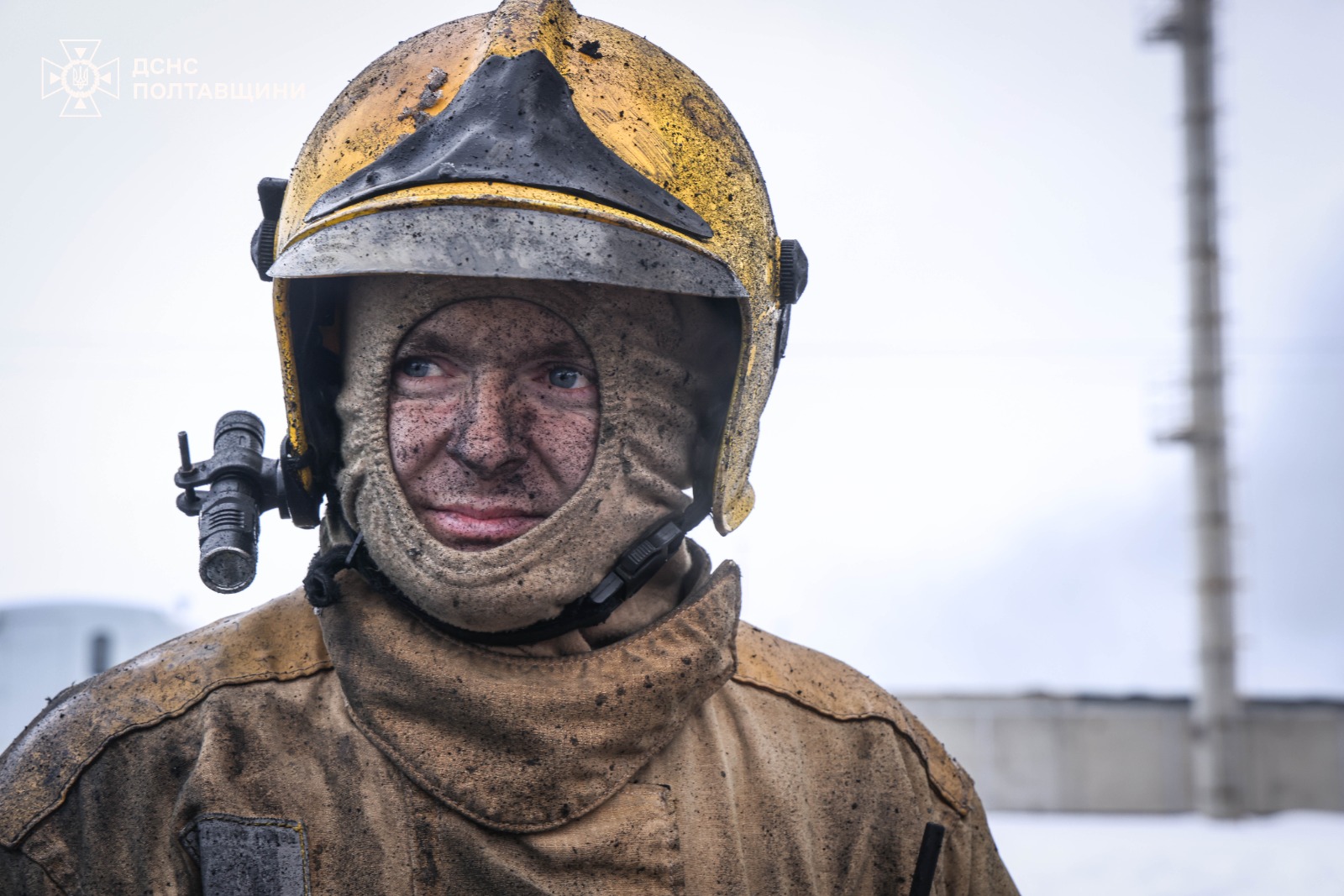 Після удару дрона на Полтавщині зайнявся нафтогазовий об’єкт: пожежу ліквідовували понад 150 рятувальників - фото 4