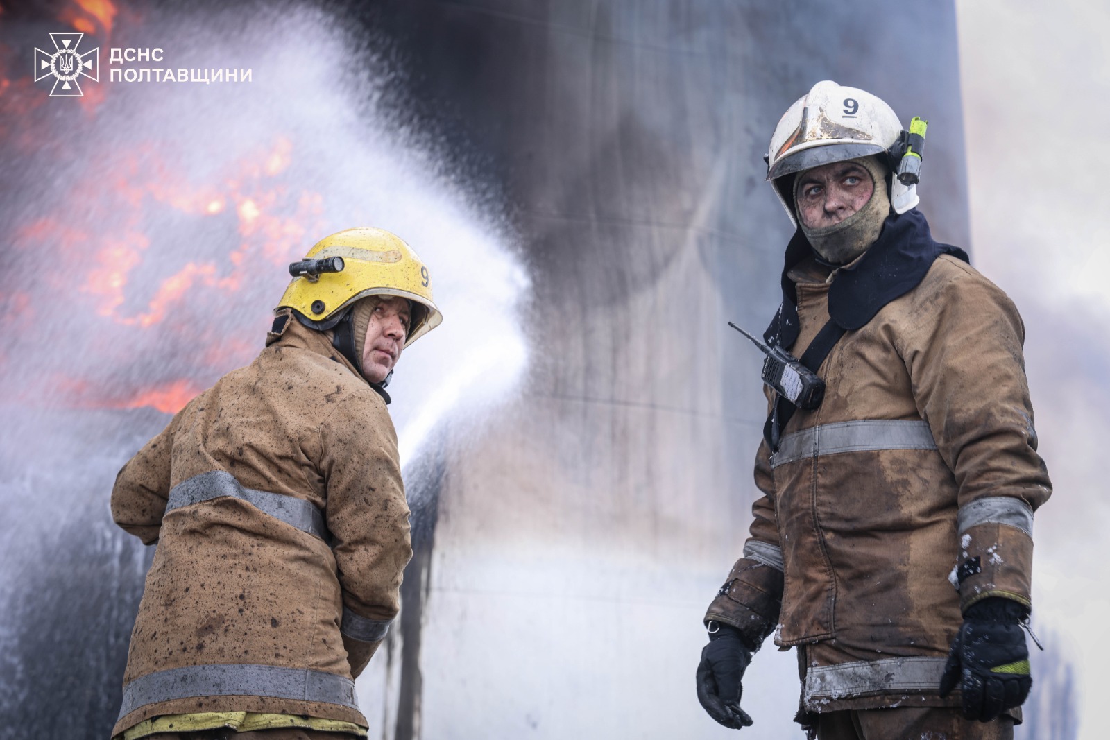 Після удару дрона на Полтавщині зайнявся нафтогазовий об’єкт: пожежу ліквідовували понад 150 рятувальників - фото 3