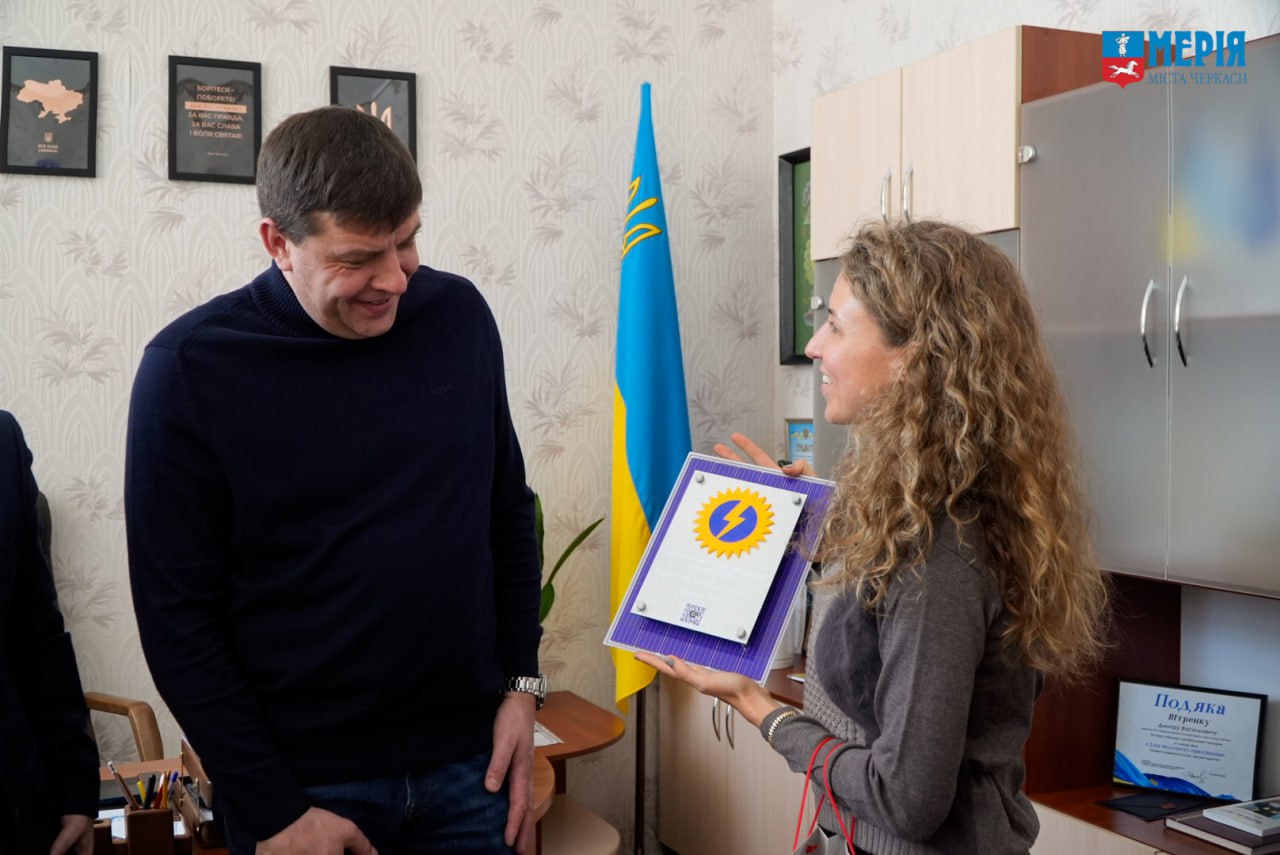 Сонячну електростанцію, стійку до уламків, отримав пологовий будинок у Черкасах