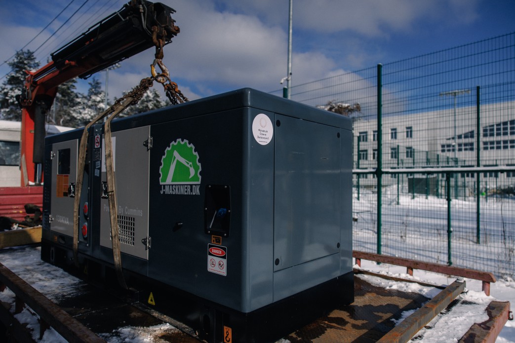 Фундація Олени Зеленської передала 28 генераторів для підтримки медичних, освітніх і соцзакладів та прийомних родин