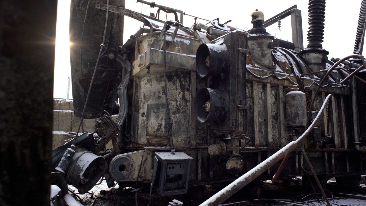 Інженер з Черкащини відновлює розбиті росіянами підстанції