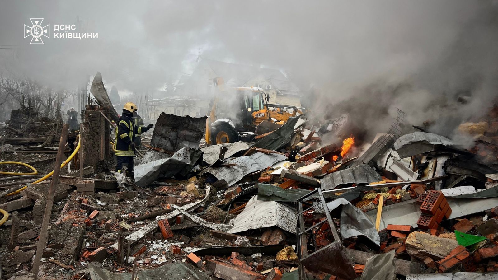 Рятувальники показали наслідки атаки на Київщині - фото 2