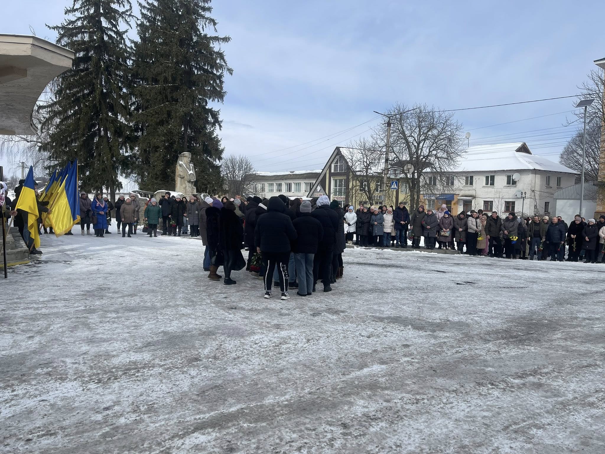 У Тальному попрощалися із захисником Іваном Матющенком, який загинув на Курщині - фото 9