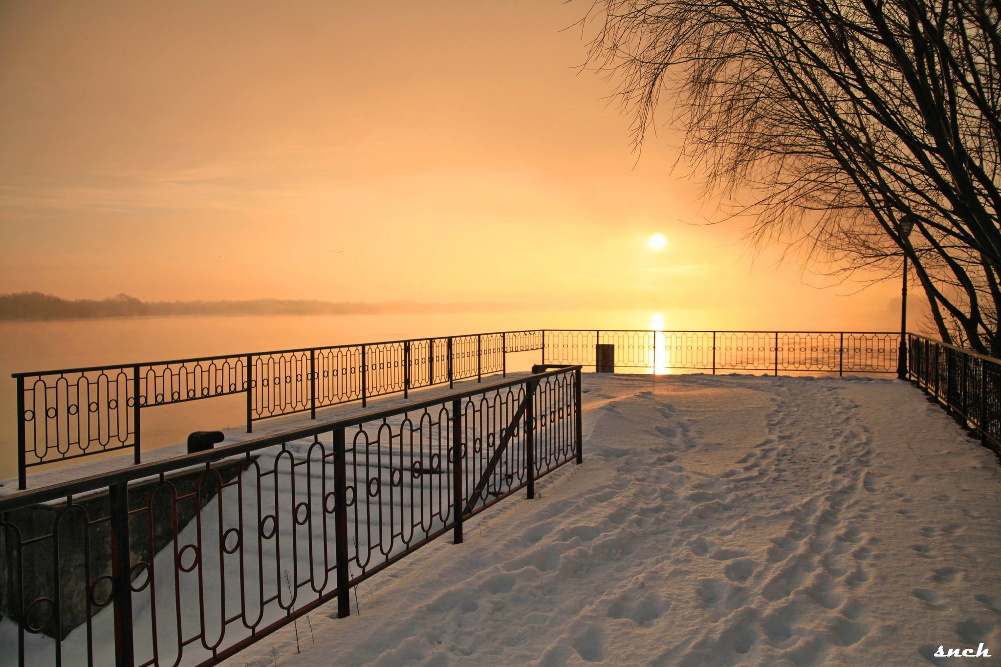 Фотограф з Канева зробив атмосферні знімки зимового світанку на Дніпрі - фото 5