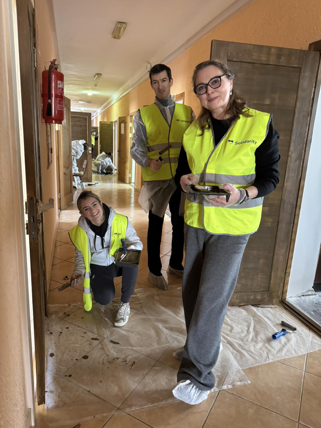 У гуртожитку КНУ імені Шевченка тривають відновлювальні роботи після атаки РФ - фото 3