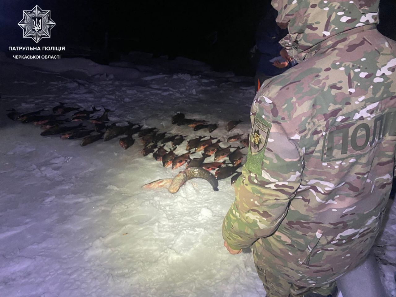 У Каневі сітками незаконно наловили мішки риби