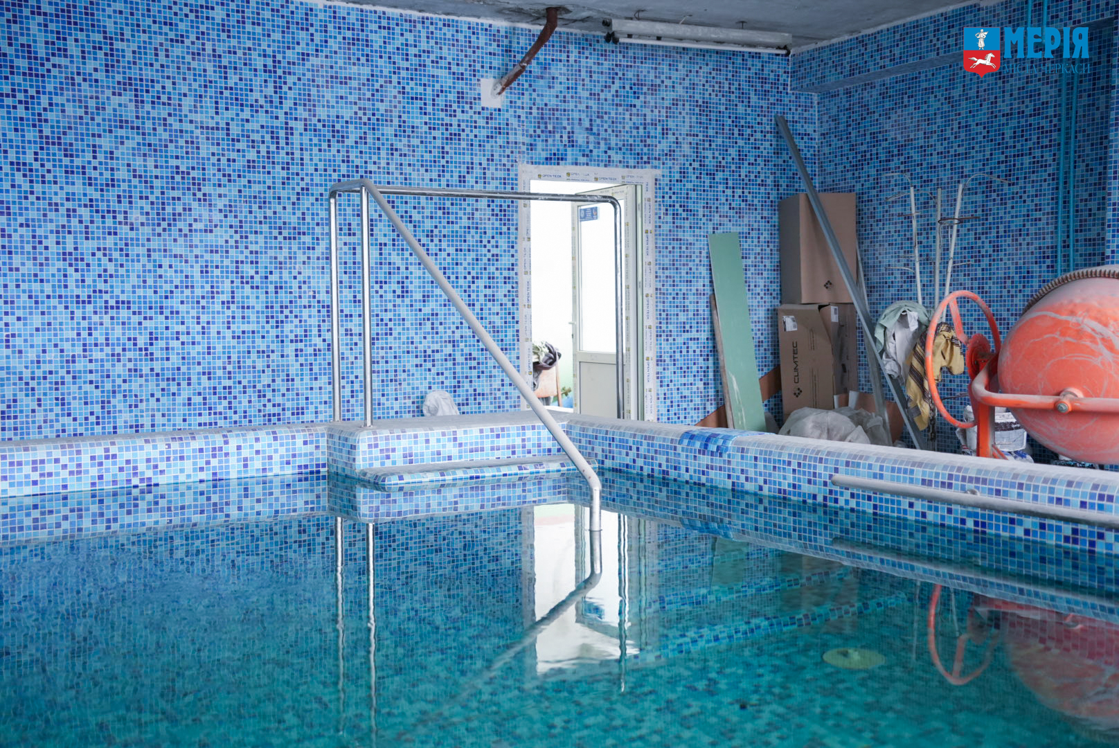 Готують до відкриття оновлений басейн у Черкасах. Фото - фото 4