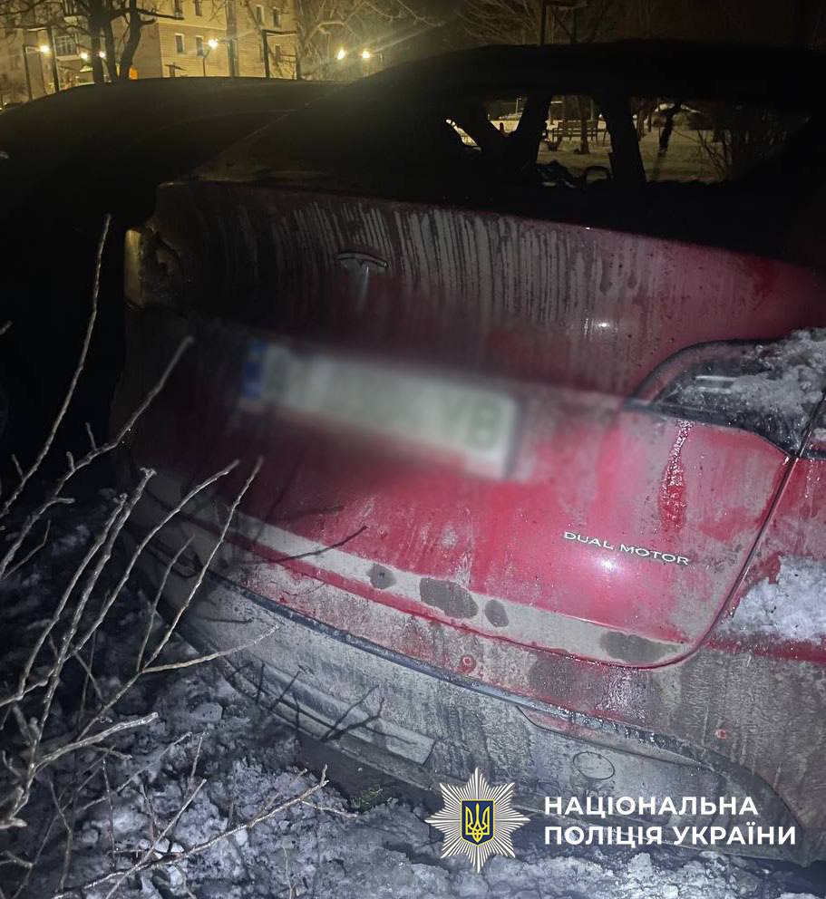 У Києві підлітки палили автомобілі Tesla на замовлення ворога