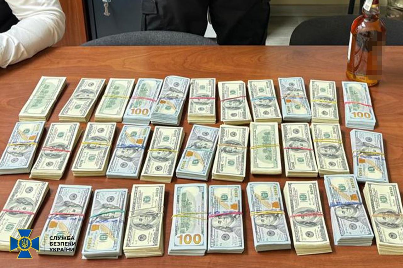 Високопосадовця Повітряних Сил та представника СБУ викрили на привласненні державних коштів