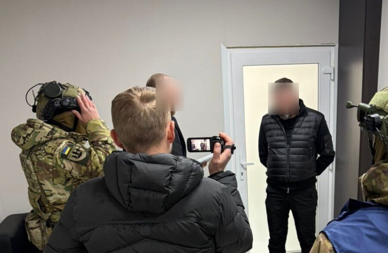 Крали на укриттях для літаків: викрили схему розкрадання грошей з оборонного бюджету України - фото 2