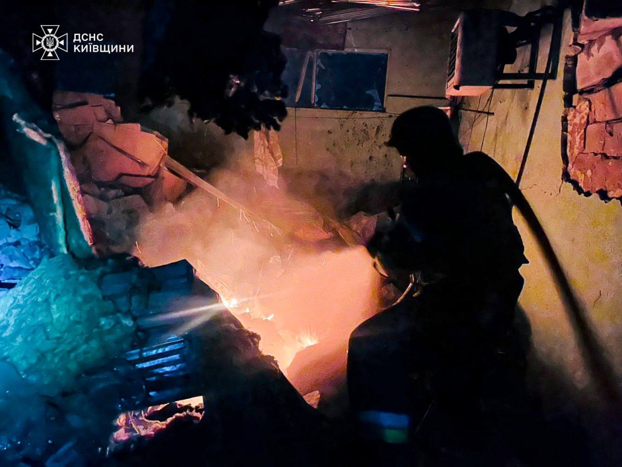 На Київщині внаслідок атаки РФ пошкоджено 8 будинків - фото 2