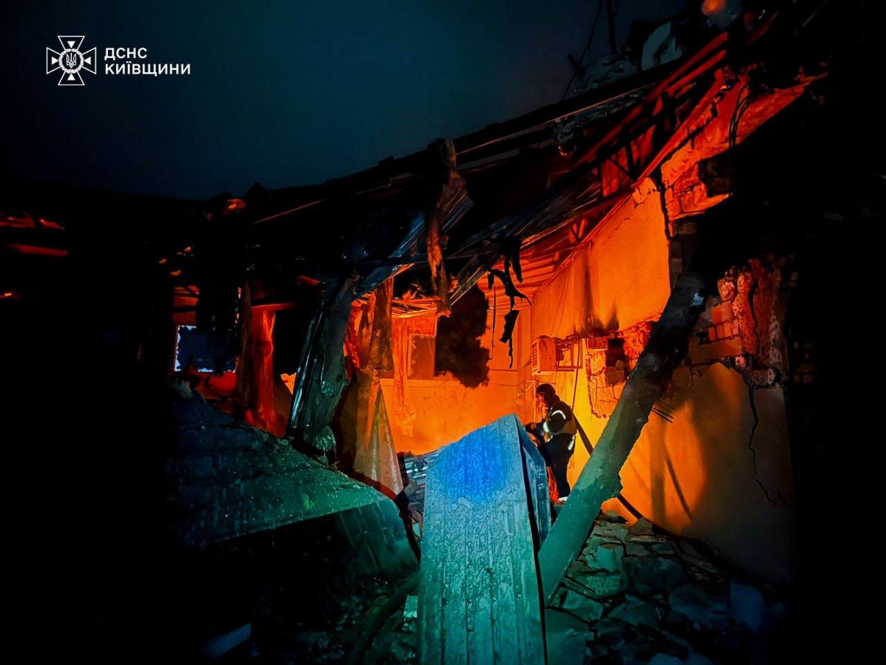 На Київщині внаслідок атаки РФ пошкоджено 8 будинків - фото 4