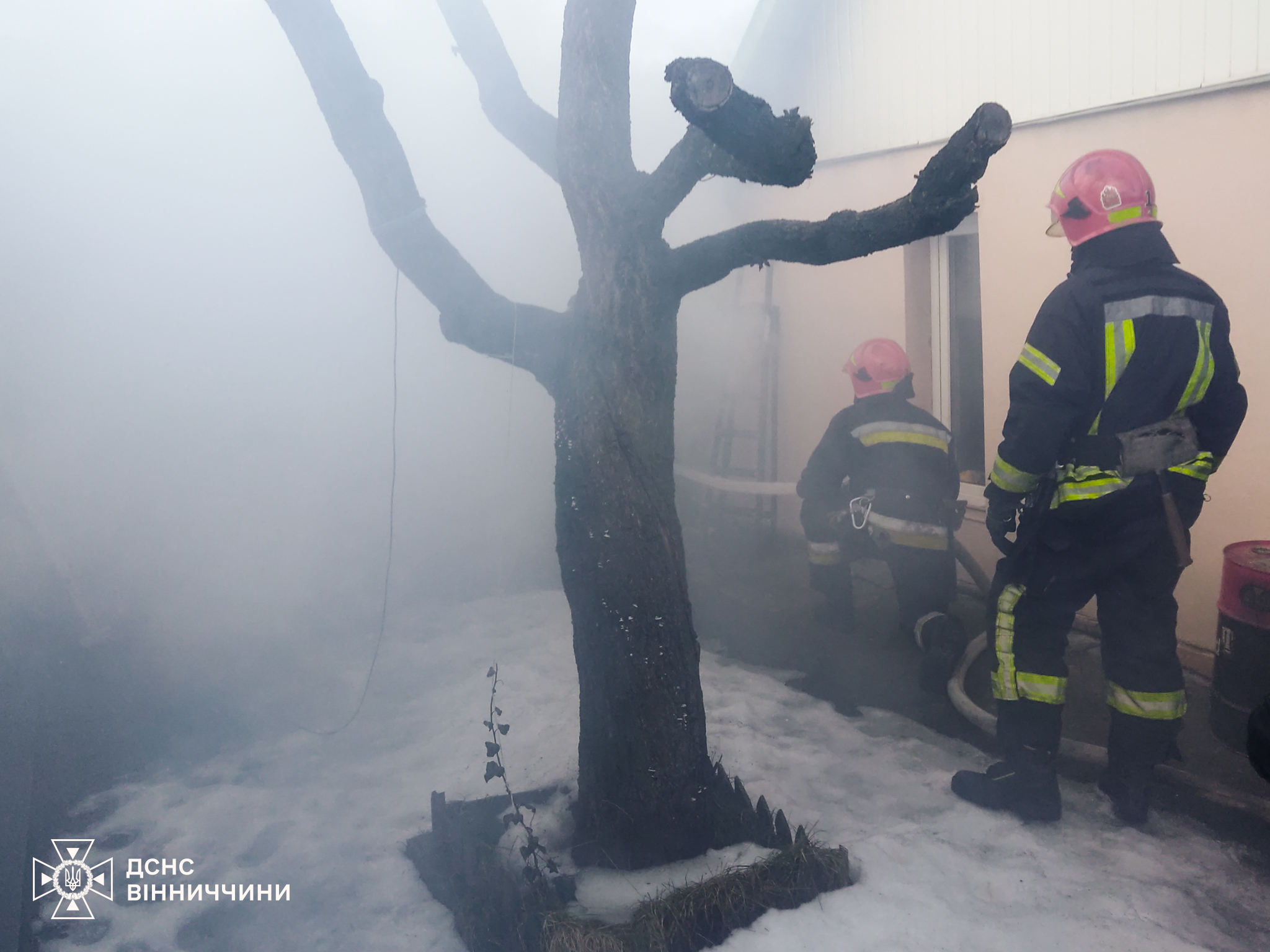 Вогонь забрав життя жінки: у Вінниці через пожежу госпіталізували дитину - фото 2