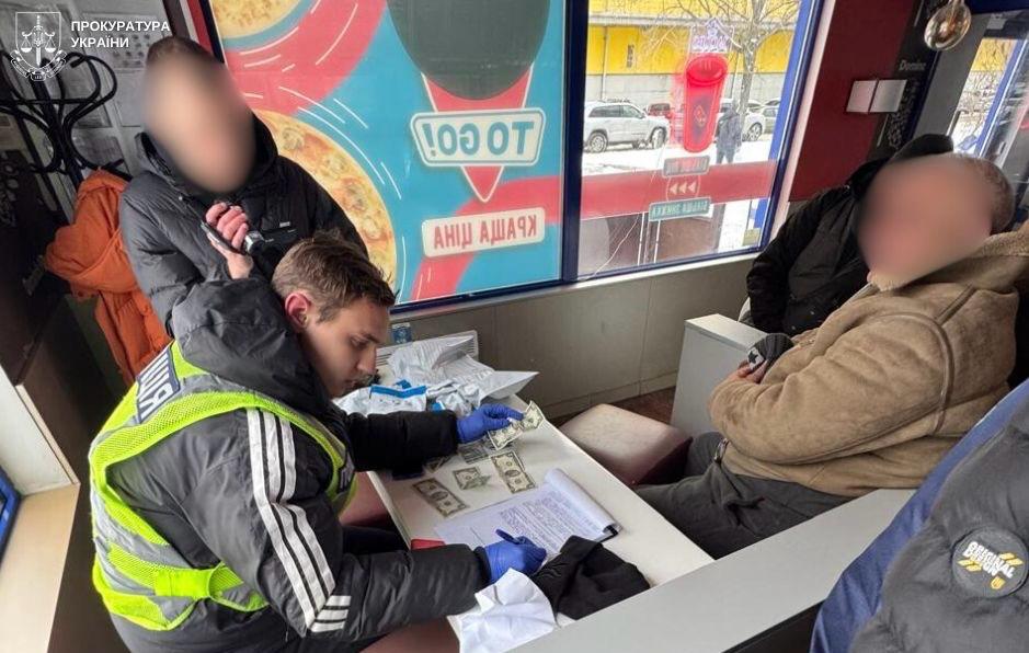 Киянин обіцяв за 18 тис доларів домовитись про мобілізацію засудженої за ДТП