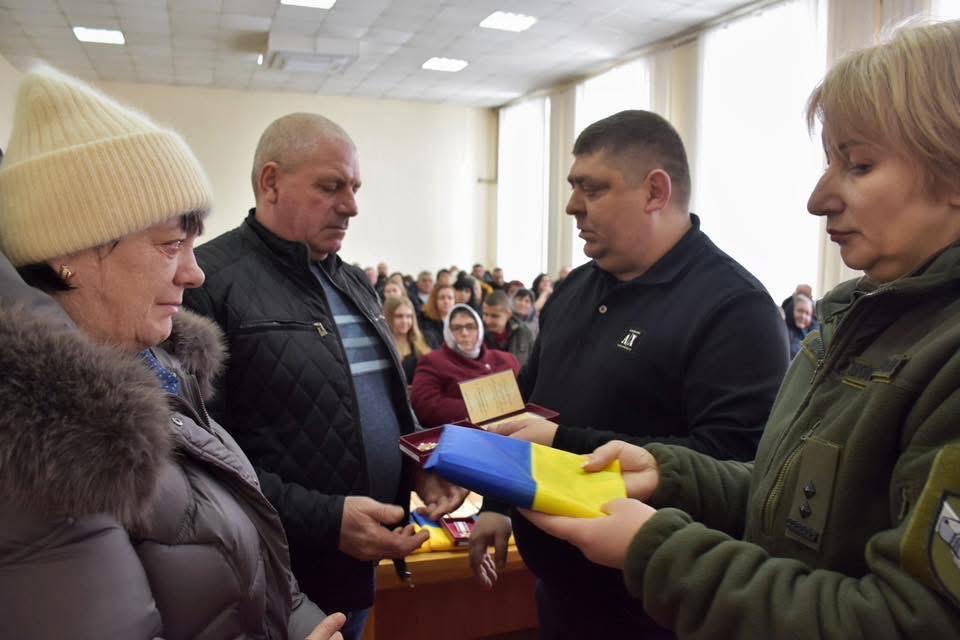 У Вінниці передали державні нагороди родинам полеглих військовослужбовців - фото 2