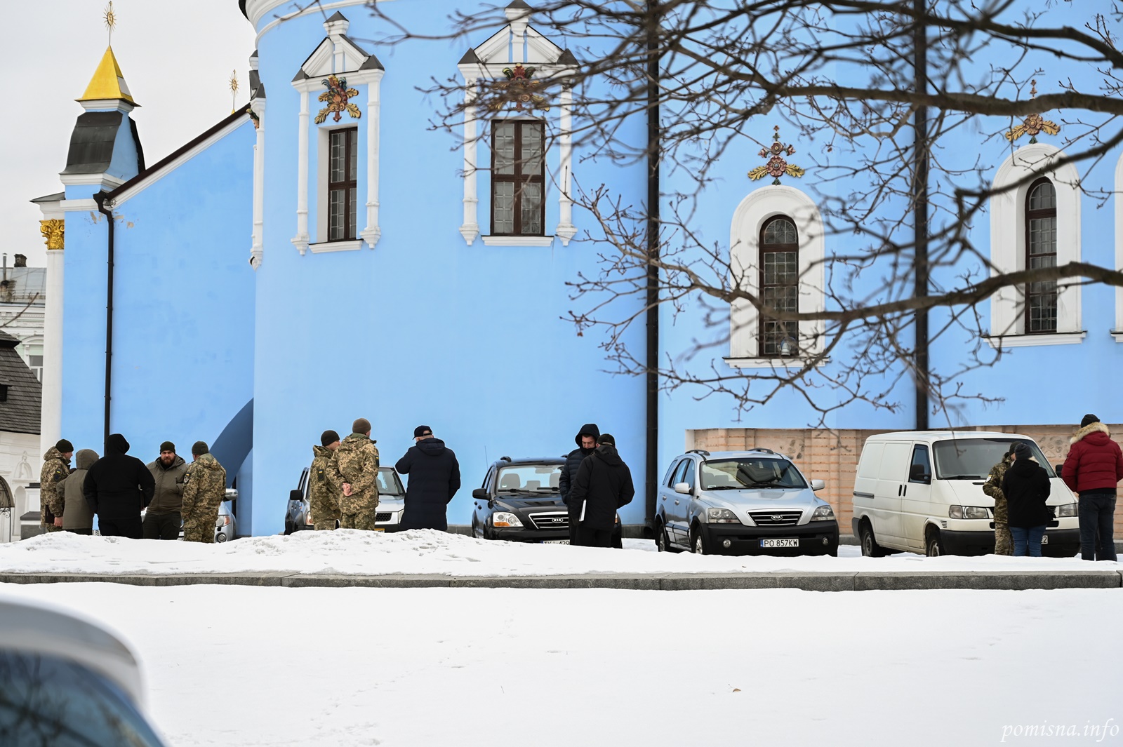 Митрополит Епіфаній благословив автомобілі та передав їх українським воїнам - фото 8