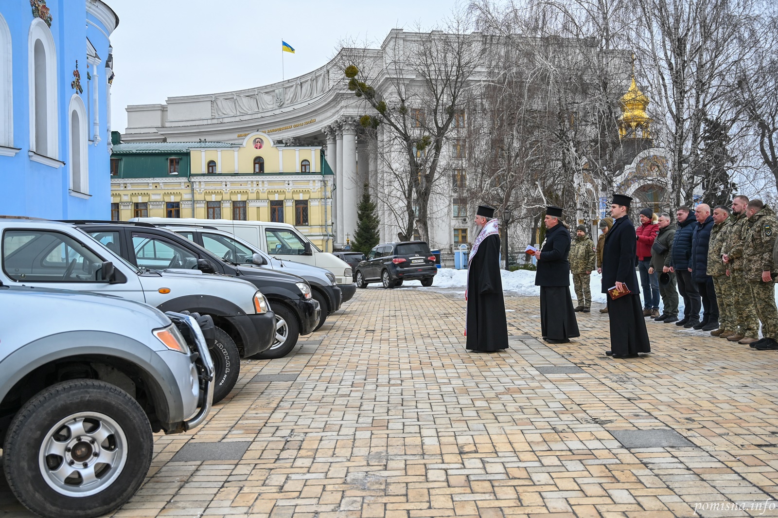 Митрополит Епіфаній благословив автомобілі та передав їх українським воїнам - фото 7