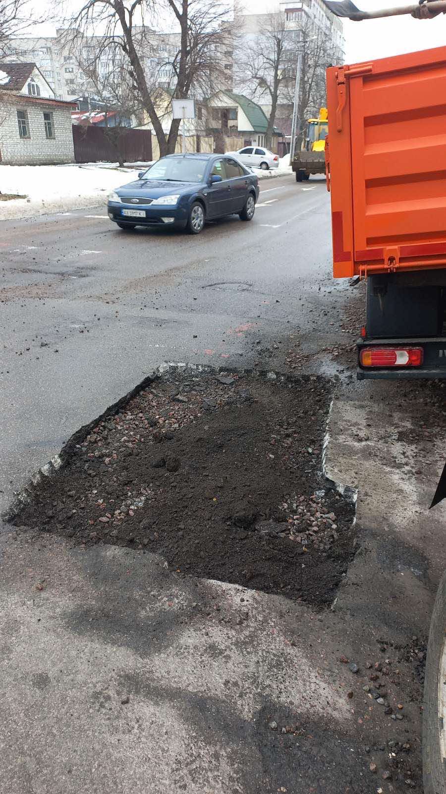 У Черкасах почали «латати» ями на дорогах - фото 4