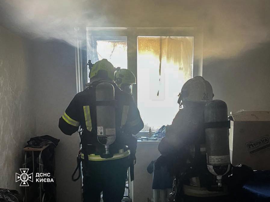 У столичній багатоповерхівці сталася пожежа на 17 поверсі