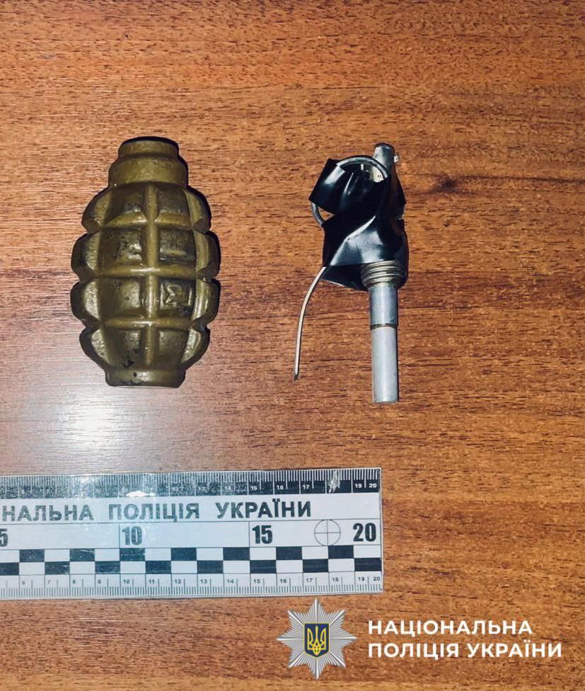 Збував зброю та боєприпаси: поліцейські Київщини повідомили фігуранту про підозру