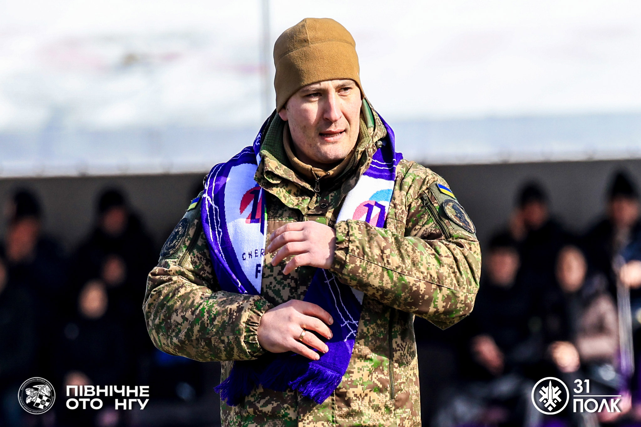 Майор з Черкащини зробив символічний перший удар по м’ячу у матчі ФК «ЛНЗ» проти ФК «Полісся» - фото 4