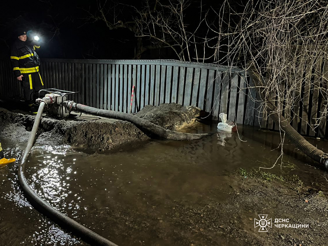 Тала вода підтопила будинки і території на Черкащині - фото 2