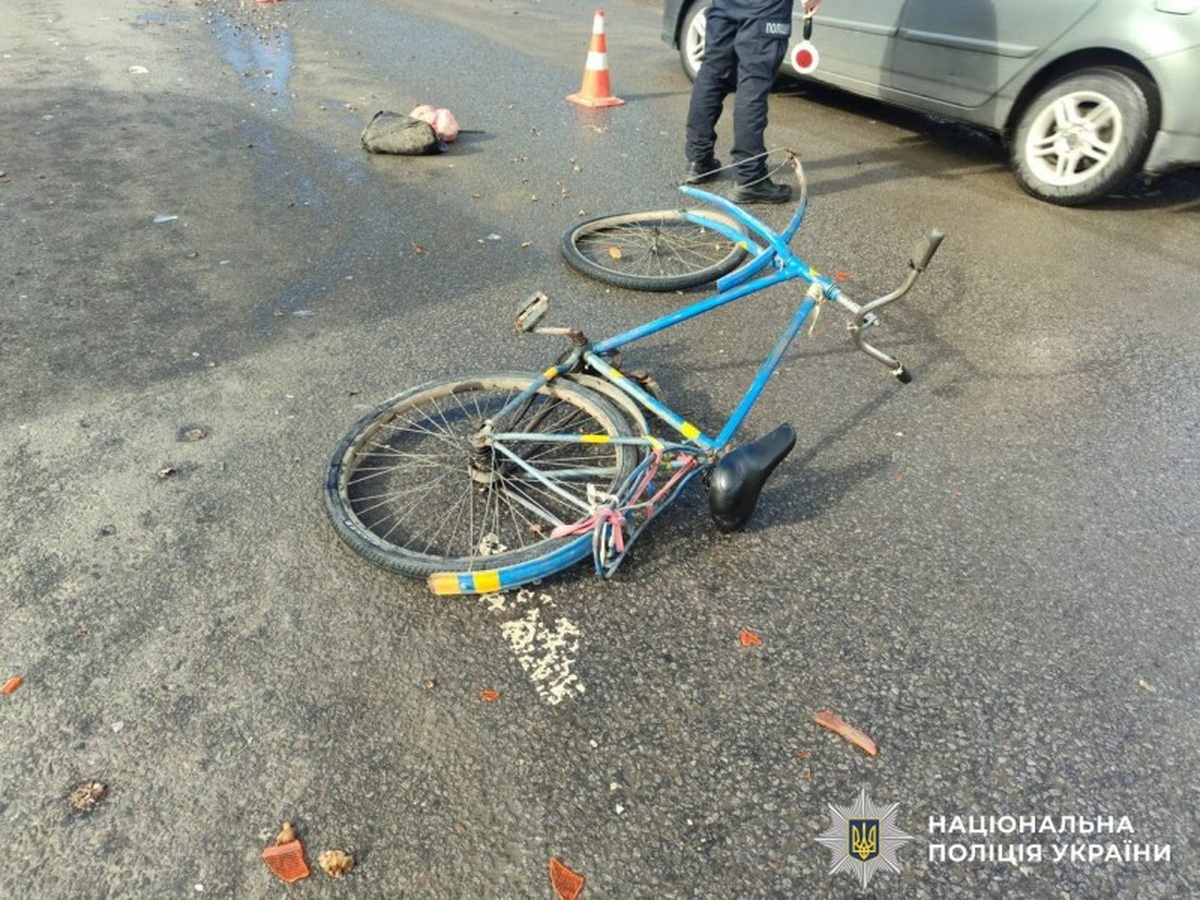 У Шаргороді, рухаючись заднім ходом, машина на смерть збила жінку