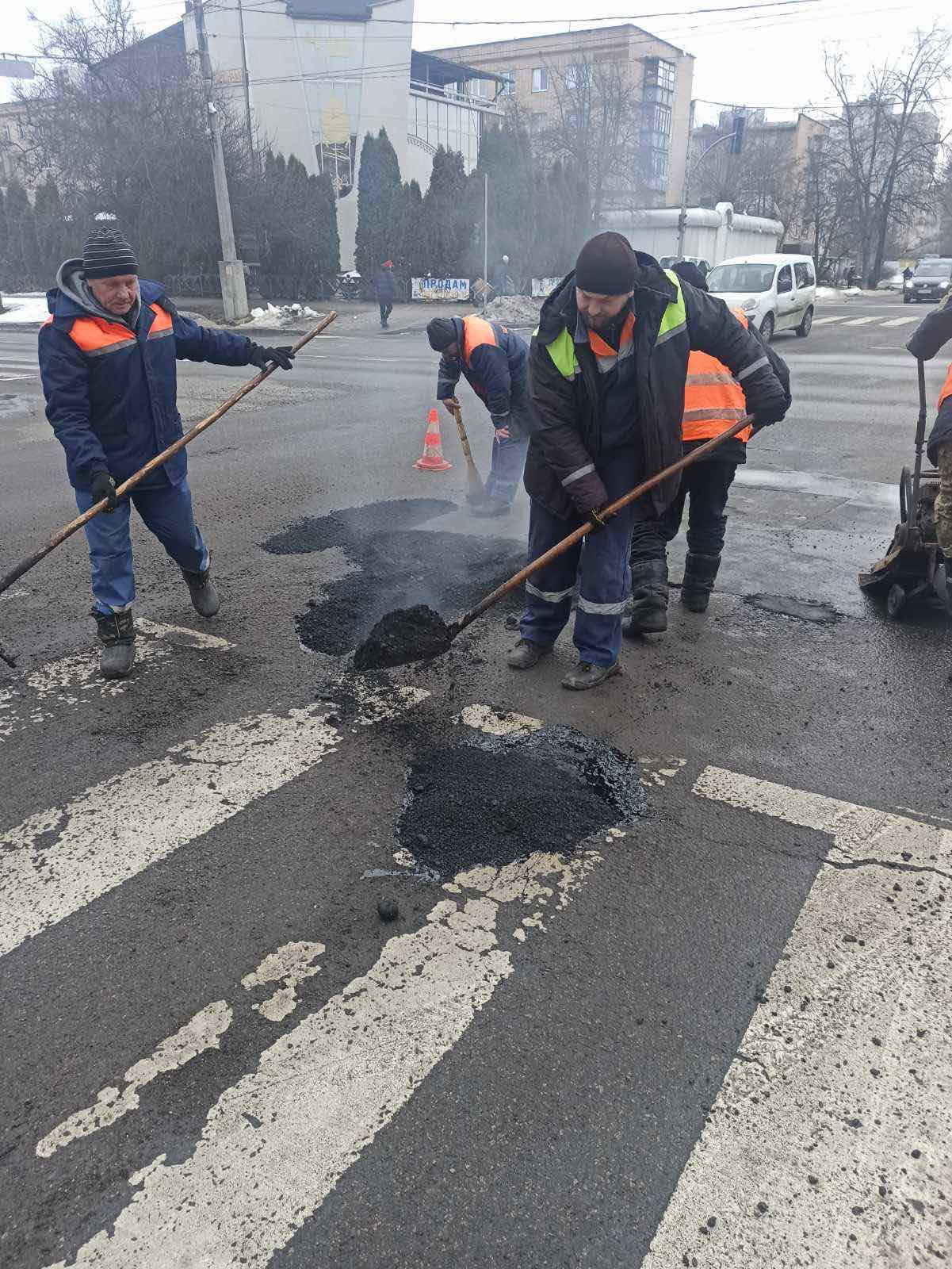 У Черкасах почали ремонтувати дорогу на перехресті Благовісної та Грушевського - фото 2