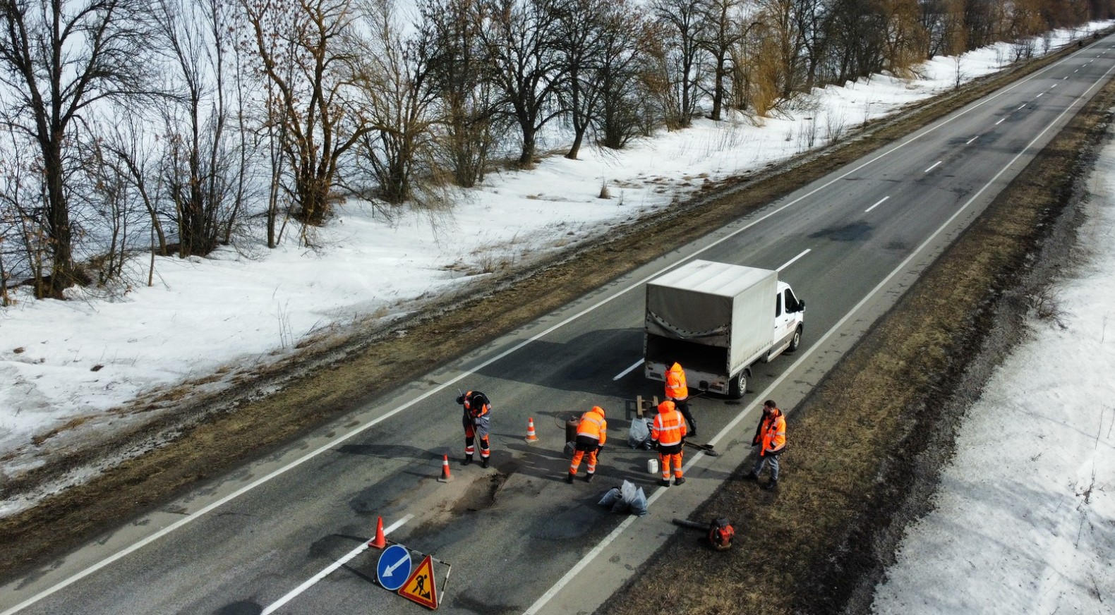 Ліквідують ями на двох міжнародних трасах, що проходять Черкаською областю - фото 2