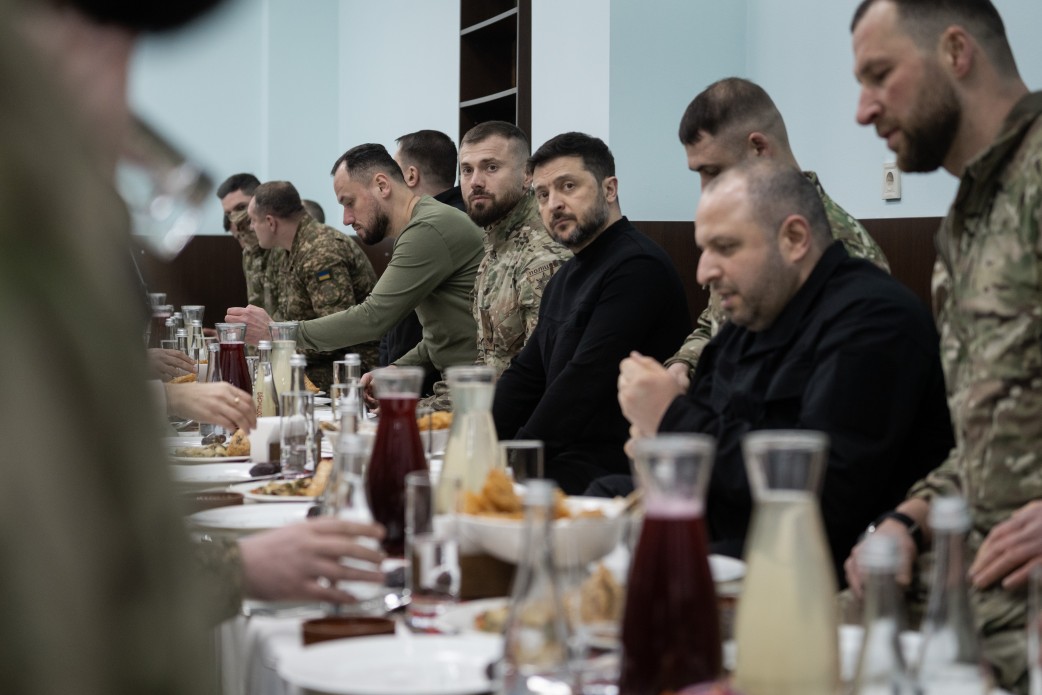 Зеленський узяв участь в іфтарі та відзначив воїнів-мусульман державними нагородами - фото 3