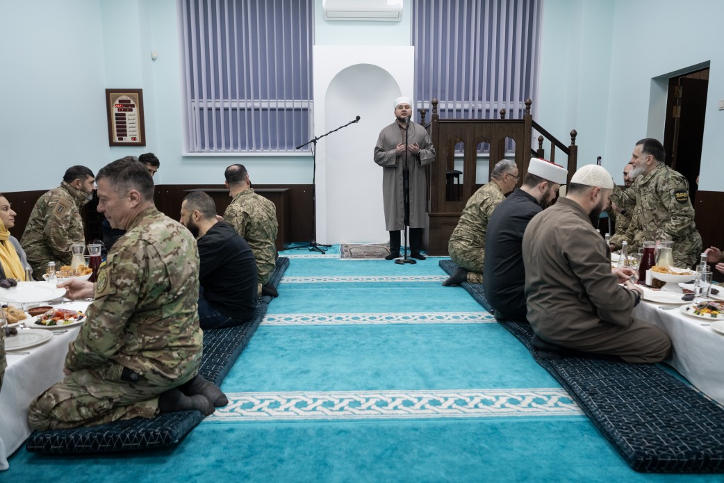 Зеленський узяв участь в іфтарі та відзначив воїнів-мусульман державними нагородами - фото 2