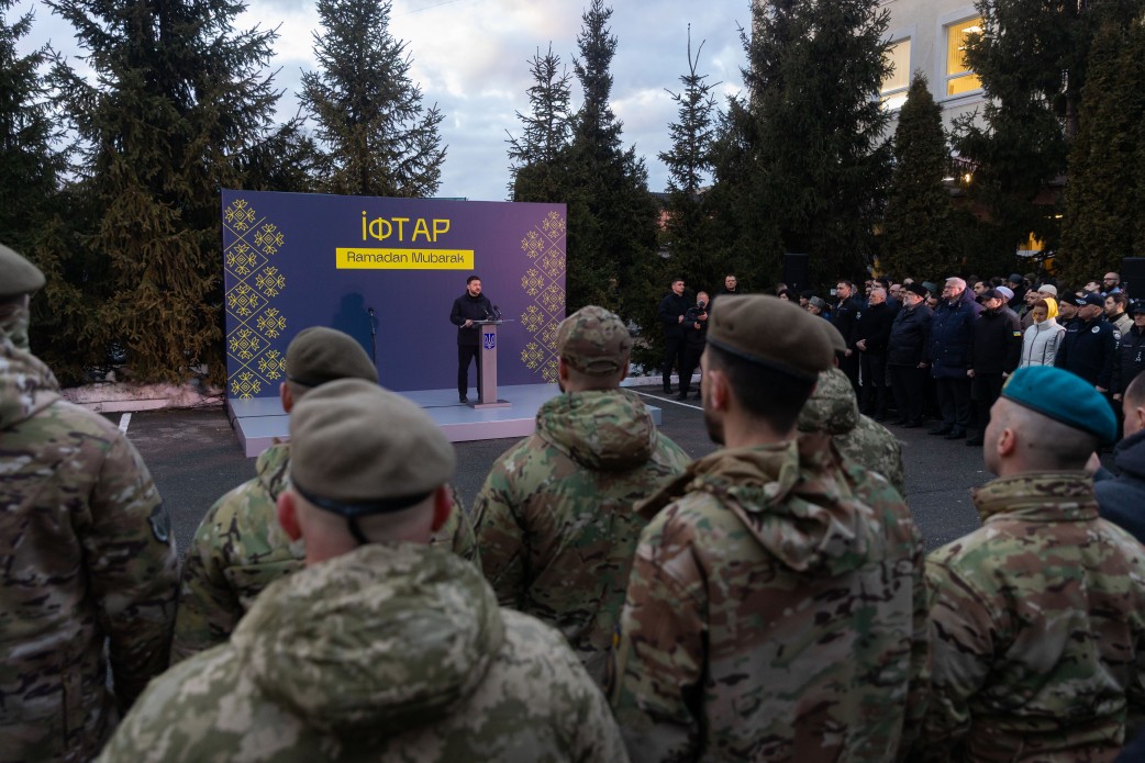 Президент Зеленський узяв участь в іфтарі та відзначив воїнів-мусульман державними нагородами - фото 9