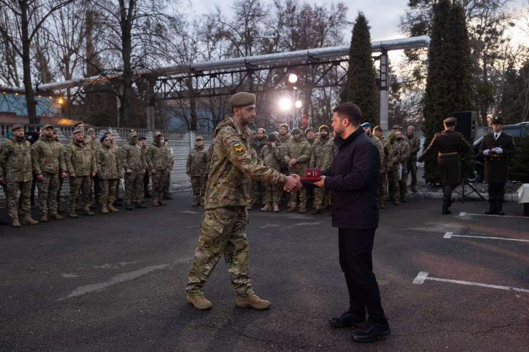 Президент Зеленський узяв участь в іфтарі та відзначив воїнів-мусульман державними нагородами - фото 10