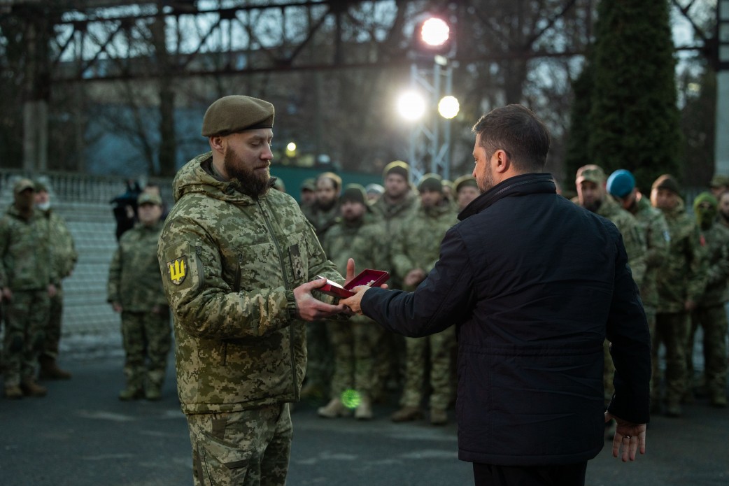 Президент Зеленський узяв участь в іфтарі та відзначив воїнів-мусульман державними нагородами - фото 11