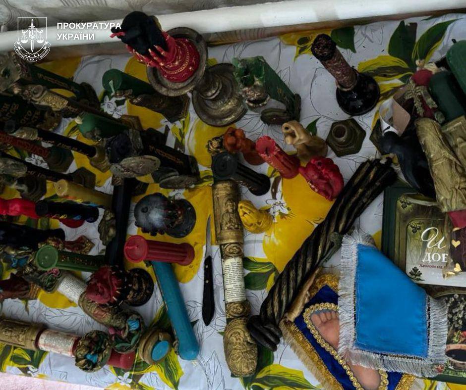 Обіцяли «повернути» зниклих військових: у Києві викрили трьох «спадкових ясновидиць», які виманили 1,4 млн грн - фото 2