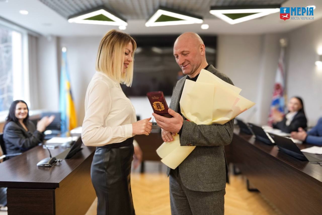 Міський голова вручив медалі черкасівцям - фото 8