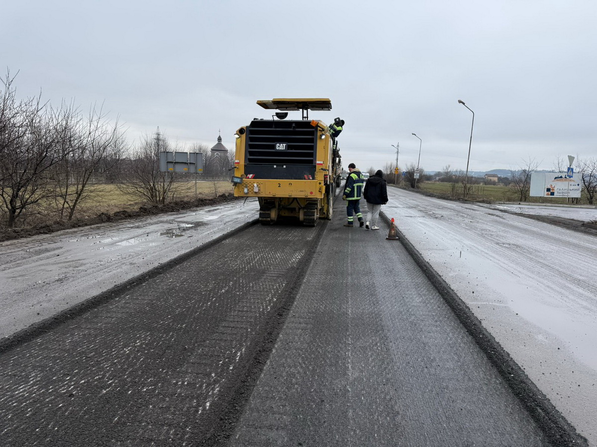Дорога М-21 у лідерах відновлення: на трасі через Вінниччину за добу ліквідували велику кількість ям - фото 2
