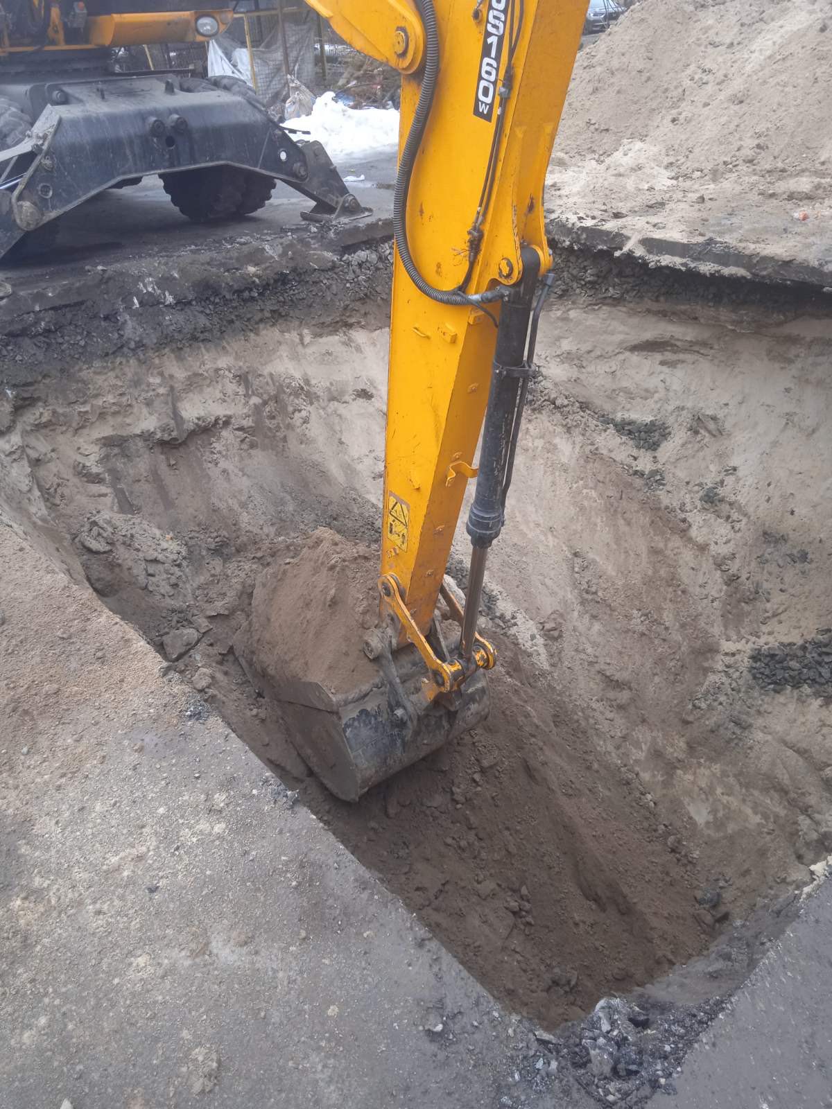 Ремонт колектора у Черкасах ускладнює каміння, кажуть у водоканалі - фото 2