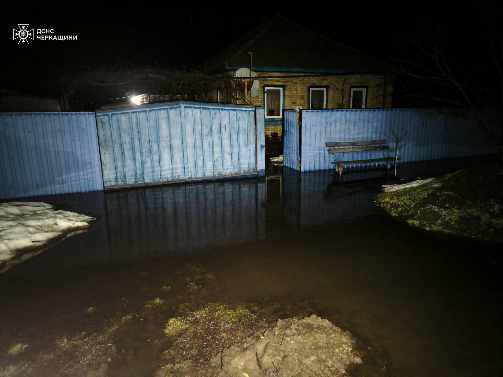 На Черкащині фіксують підтоплення: рятувальники відкачують воду