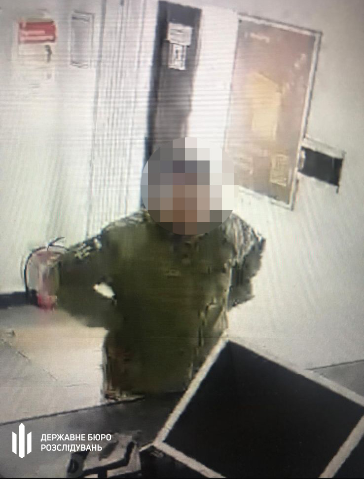 У Києві військові ТЦК заробляли на ухилянтах: гроші передавали через неповнолітню кур’єрку