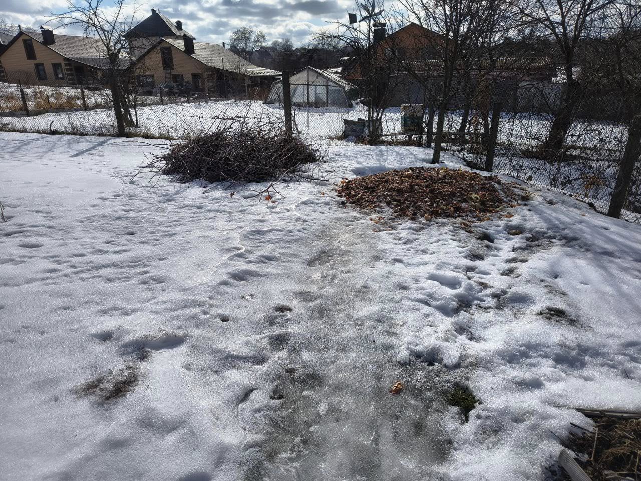 У Вінницьких Хуторах жінка зливали відходи з вигрібної ями на подвір’я - фото 4