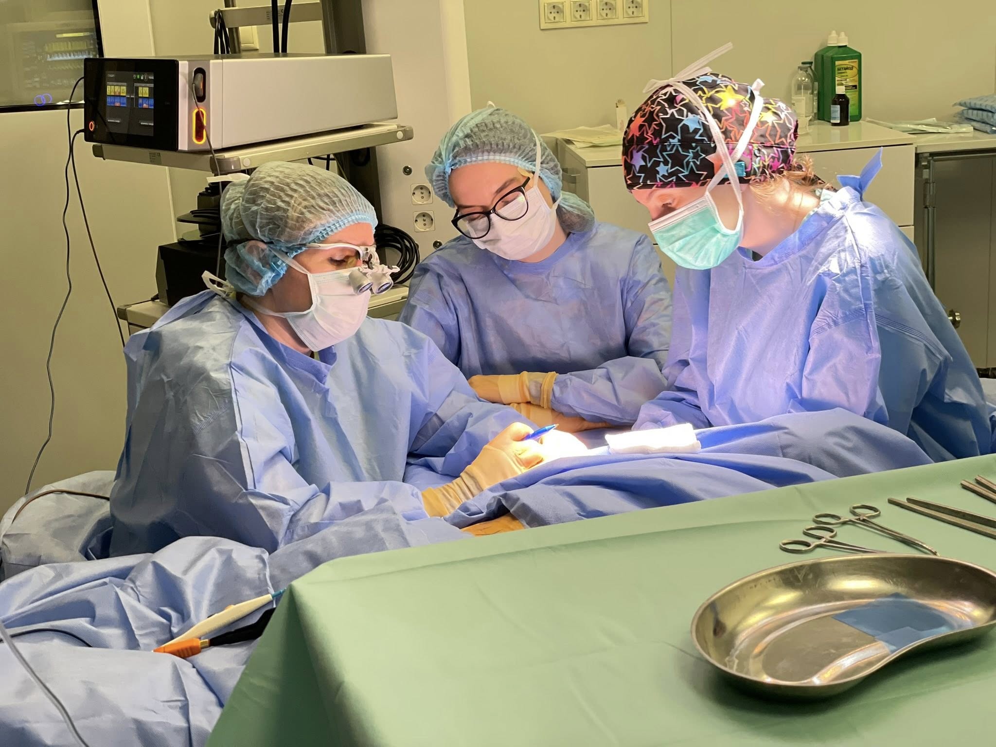 Бактерії дірявили кістку, наче сир. У Львові дівчинці відростили 4 см руки - фото 2